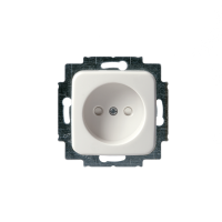 Non-earthed socket outlet with center plate